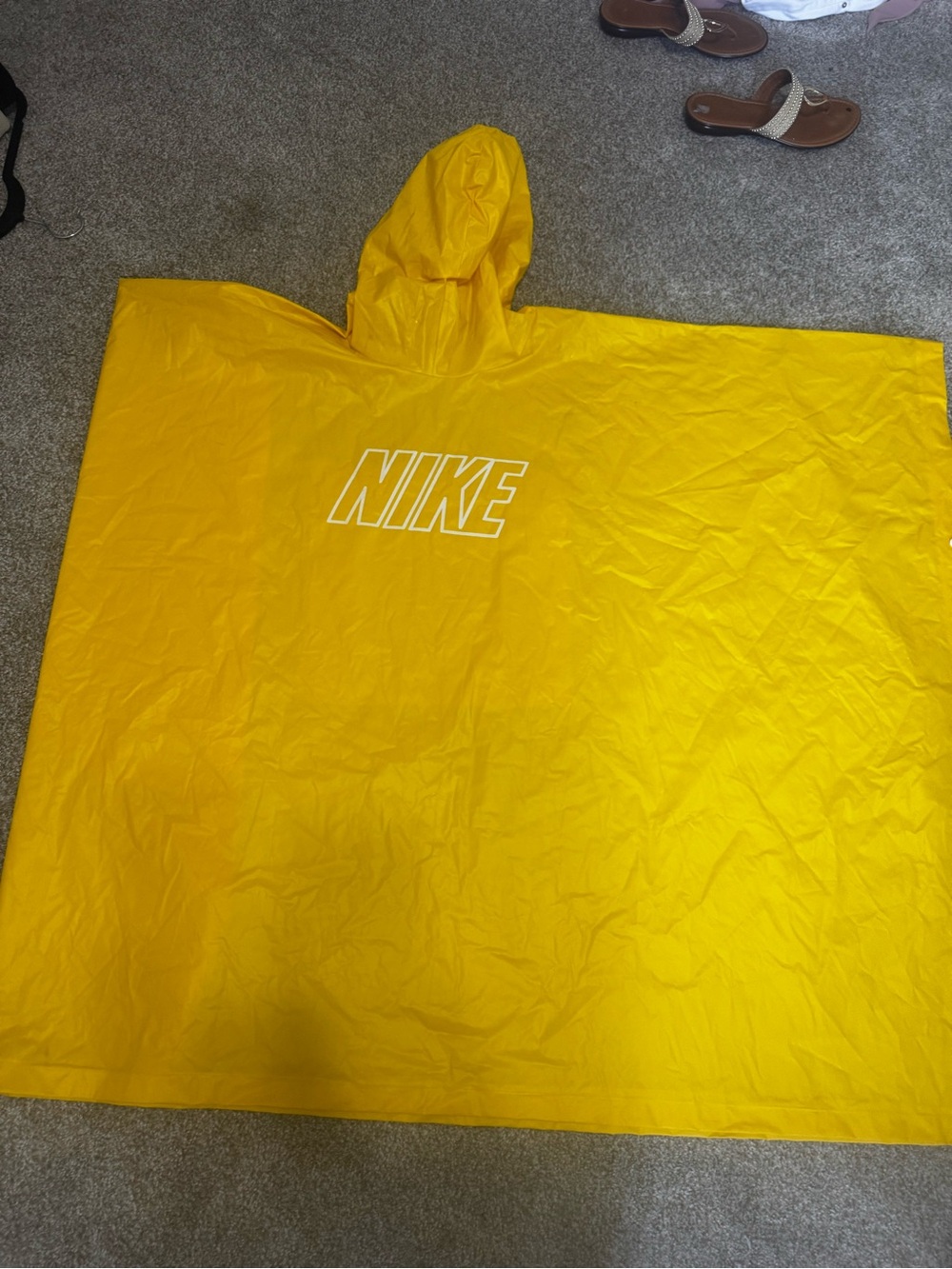 Unisex Nike Yellow Hooded Rain Poncho Snap Sides Zipper Pocket One Size - Picture 3 of 5